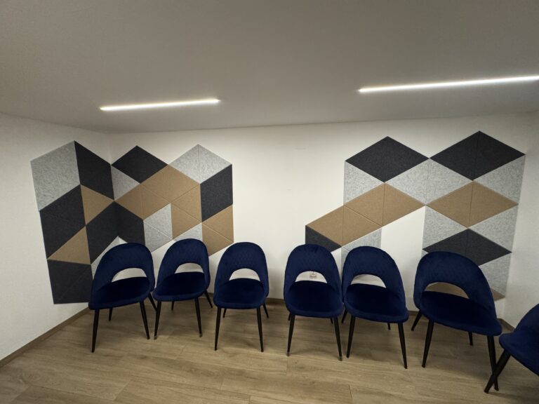 A családállítás szerepe a modern pszichológiában – hol találkozik a módszer a terápiás térrel?